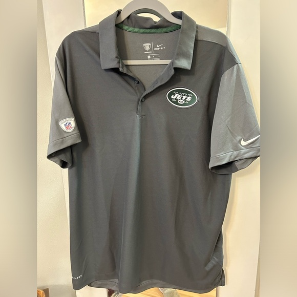 Assorted Men’s active wear shirts with NY Jets logo. - Picture 7 of 16